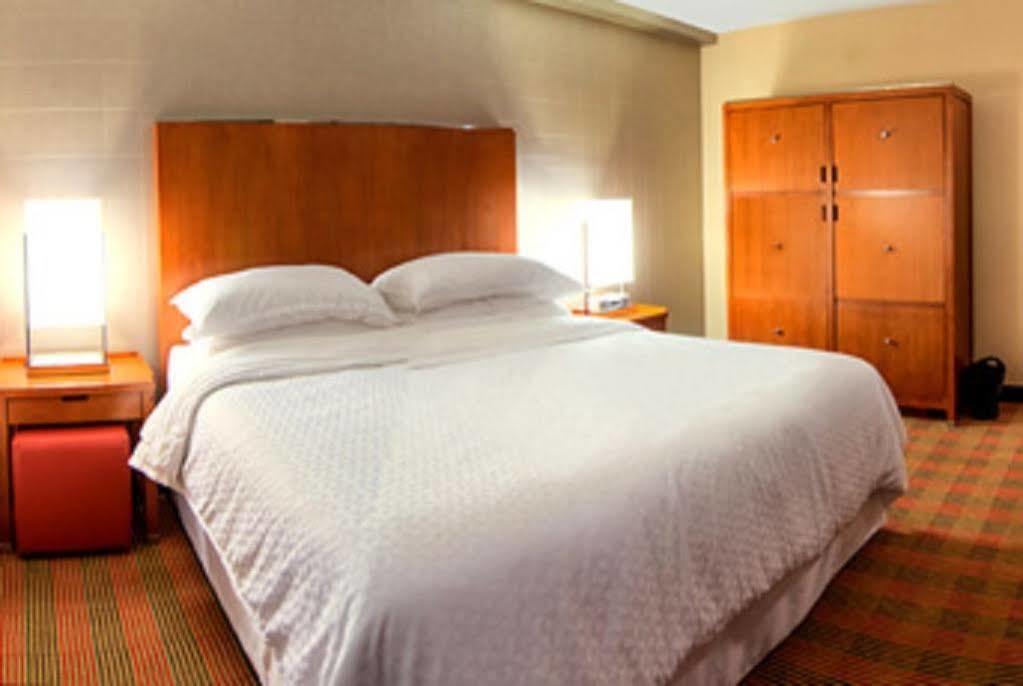 Four Points By Sheraton Winnipeg South Exterior foto